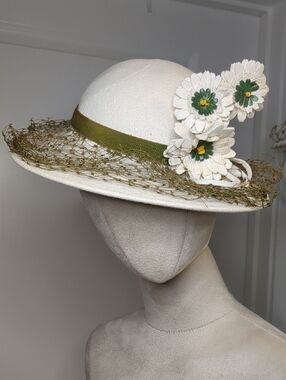 Vintage 50s White Felt Tilt Hat Fedora Green Netted Safari Flower Trim Broadway